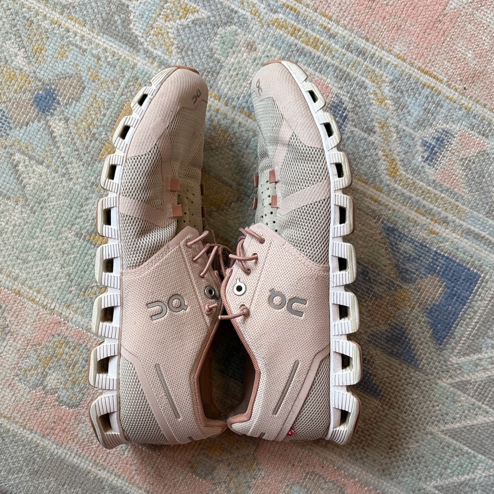 On Women’s Cloud 2 Bunjee String Sneakers - Picture 5 of 6
